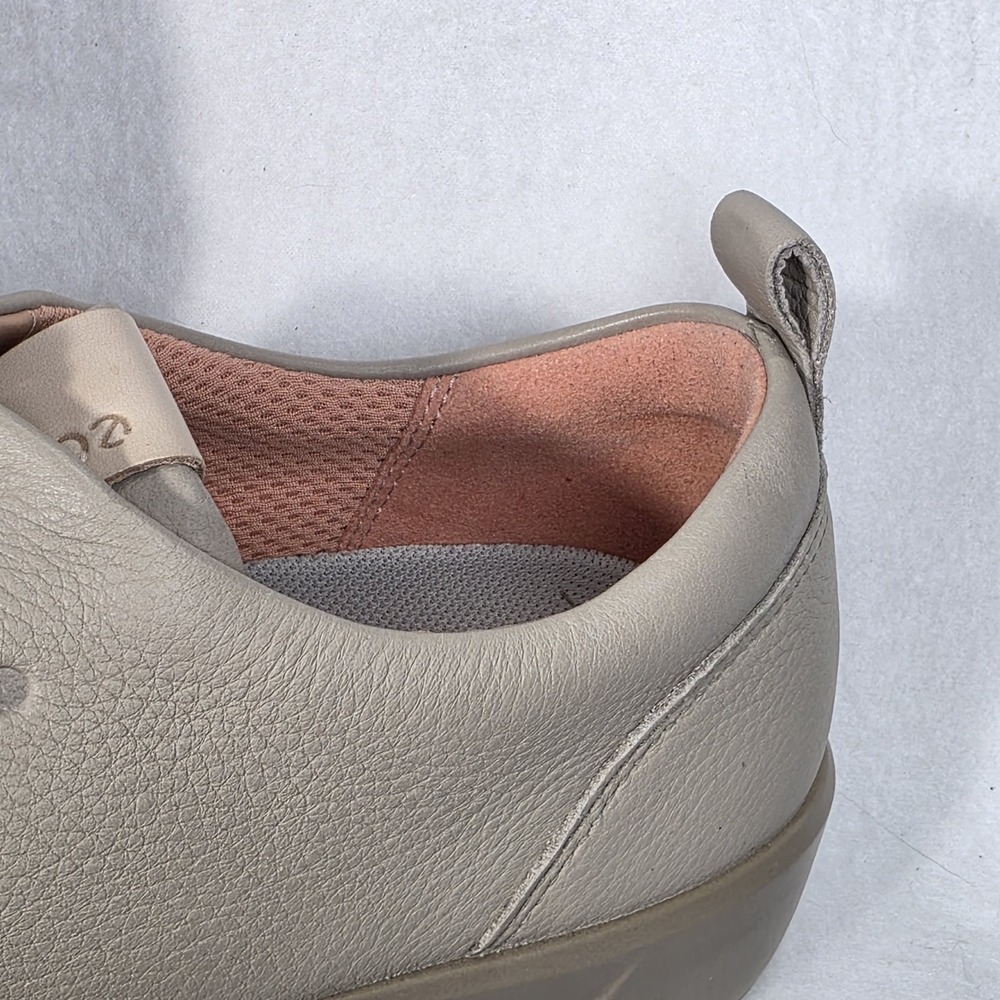 Ecco Women's Spikeless Soft Hydromax Golf Shoes Extra Wide 8 in Oyster Colorway - Picture 8 of 10